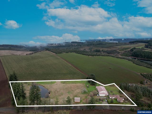 1060 Silver Falls Dr NE, Silverton, OR 97381