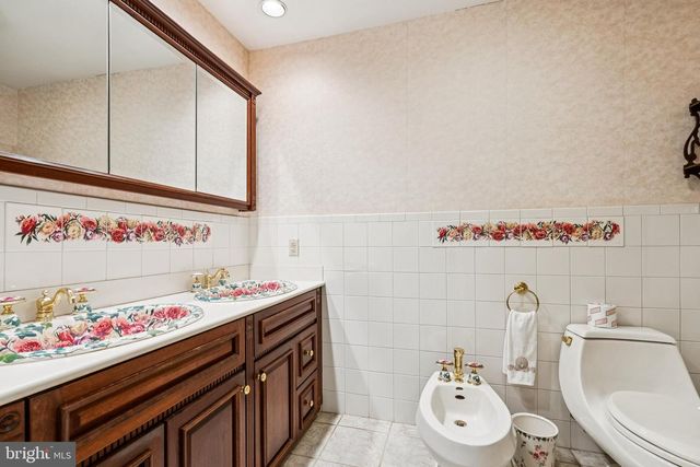 2 ORIOLE WAY, Moorestown, NJ 08057