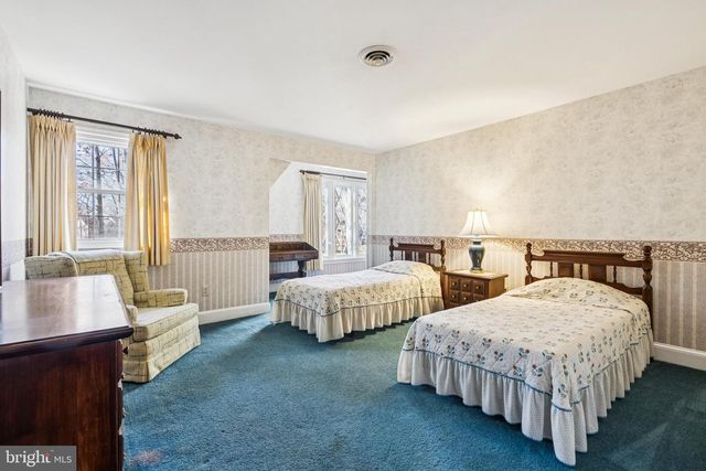 2 ORIOLE WAY, Moorestown, NJ 08057