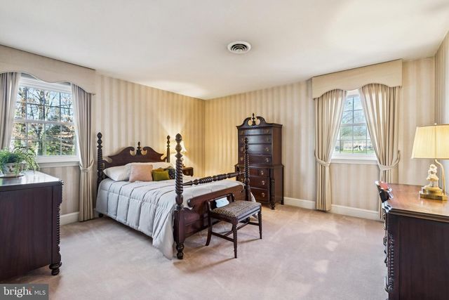 2 ORIOLE WAY, Moorestown, NJ 08057