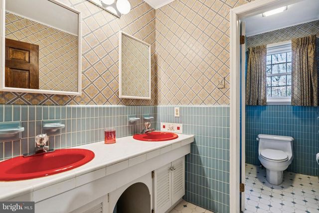 2 ORIOLE WAY, Moorestown, NJ 08057