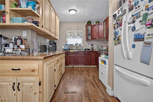 4140 PROSPECT Avenue, Kansas City, MO 64130