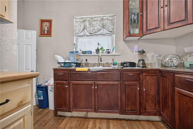 4140 PROSPECT Avenue, Kansas City, MO 64130