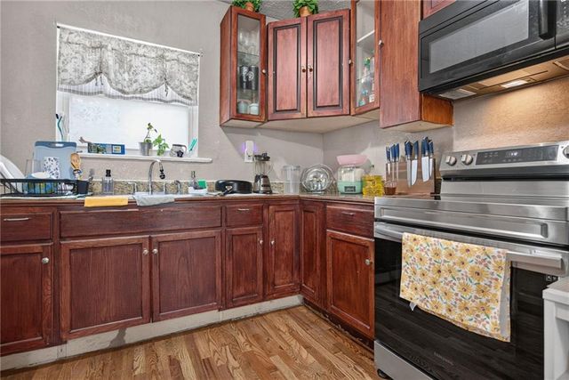 4140 PROSPECT Avenue, Kansas City, MO 64130