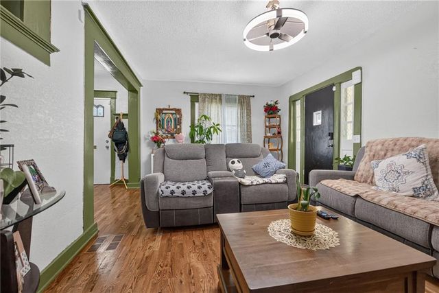 4140 PROSPECT Avenue, Kansas City, MO 64130