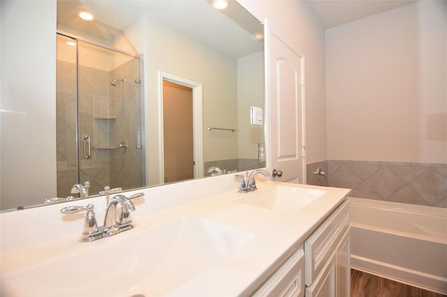 9208 Inland Leather Lane, Conroe, TX 77385