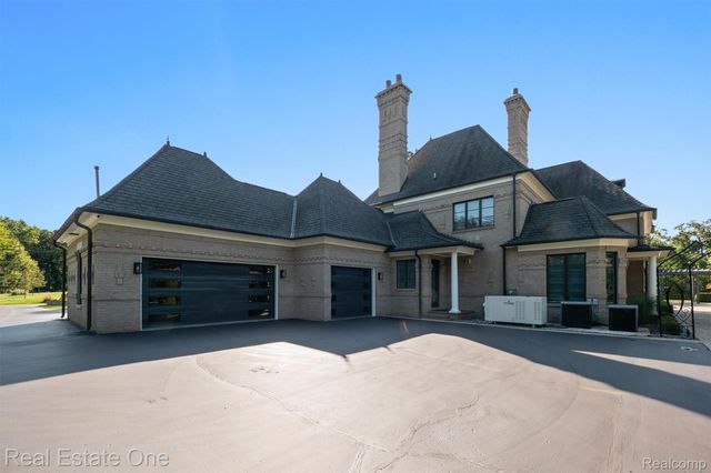 1343 Orchard Ridge Road, Bloomfield Hills, MI 48304