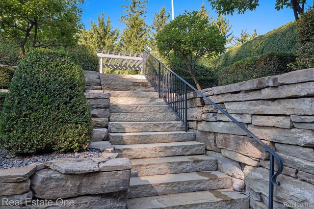 1343 Orchard Ridge Road, Bloomfield Hills, MI 48304