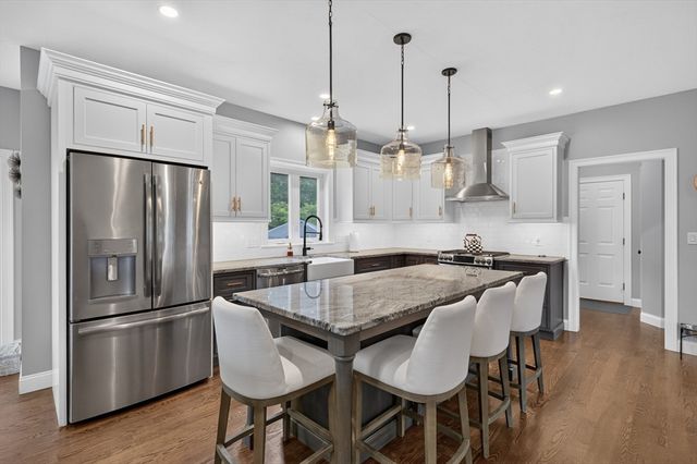 20 Kelly Ln, Brockton, MA 02301