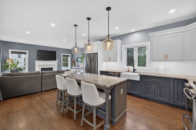 20 Kelly Ln, Brockton, MA 02301