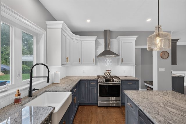 20 Kelly Ln, Brockton, MA 02301