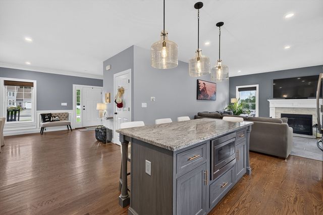 20 Kelly Ln, Brockton, MA 02301