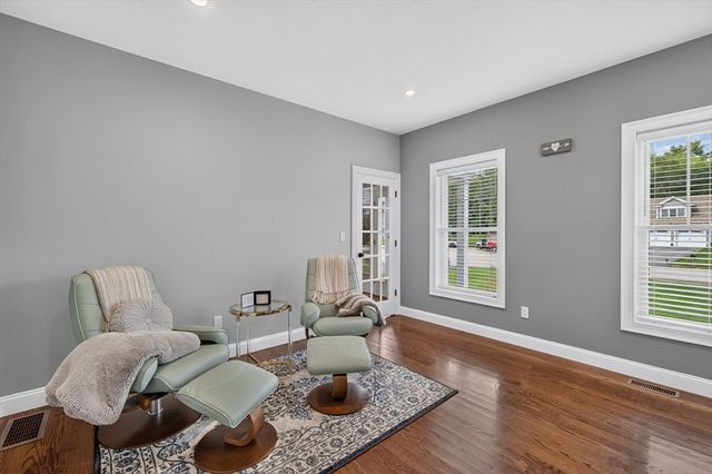 20 Kelly Ln, Brockton, MA 02301