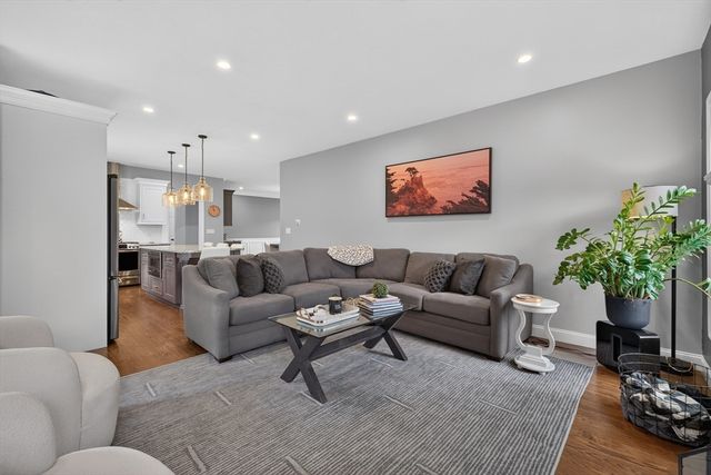 20 Kelly Ln, Brockton, MA 02301