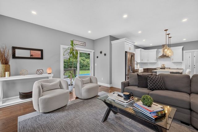 20 Kelly Ln, Brockton, MA 02301