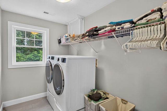 20 Kelly Ln, Brockton, MA 02301