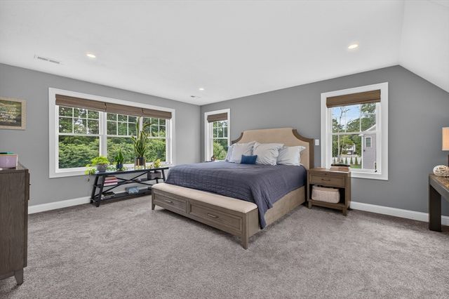 20 Kelly Ln, Brockton, MA 02301