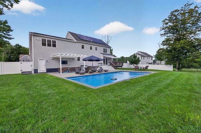 20 Kelly Ln, Brockton, MA 02301