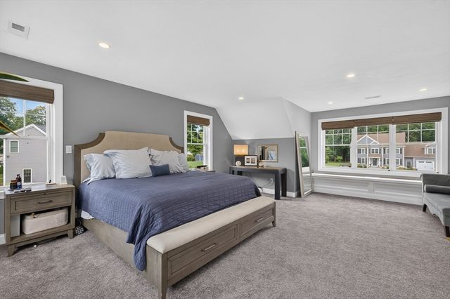 20 Kelly Ln, Brockton, MA 02301