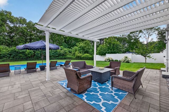 20 Kelly Ln, Brockton, MA 02301