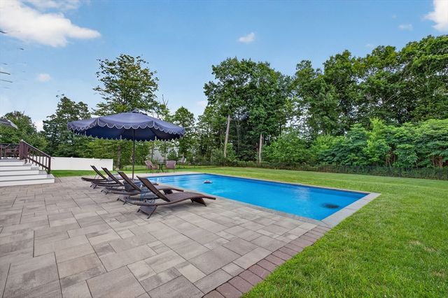 20 Kelly Ln, Brockton, MA 02301
