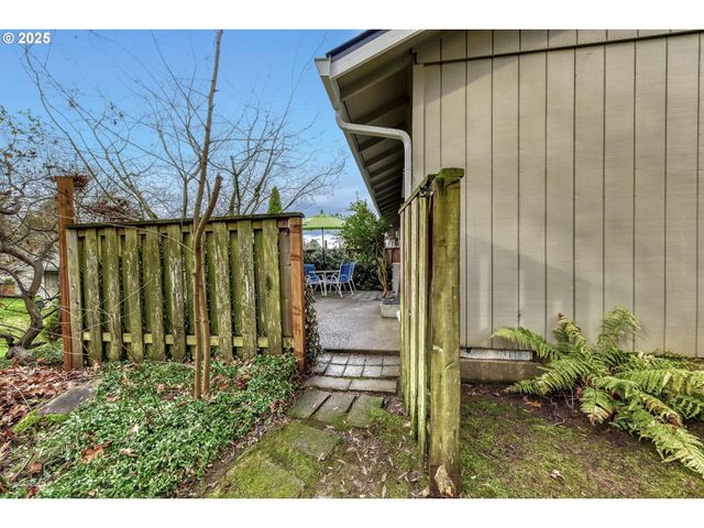 8196 Sw SHENANDOAH Way, Tualatin, OR 97062