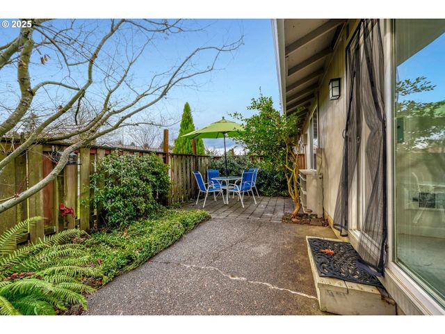 8196 Sw SHENANDOAH Way, Tualatin, OR 97062