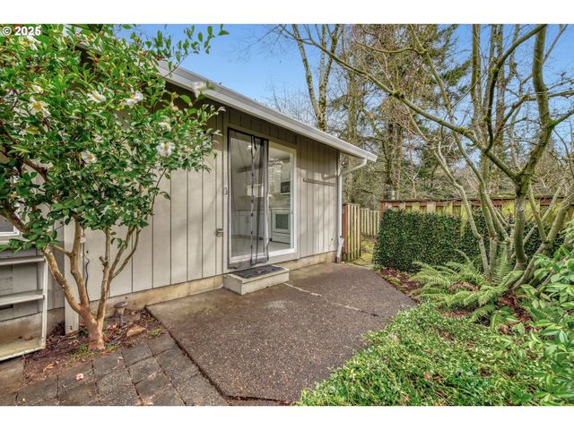 8196 Sw SHENANDOAH Way, Tualatin, OR 97062