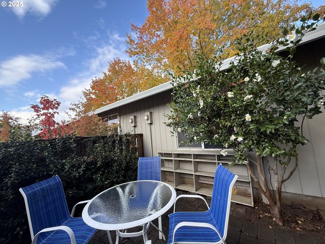 8196 Sw SHENANDOAH Way, Tualatin, OR 97062