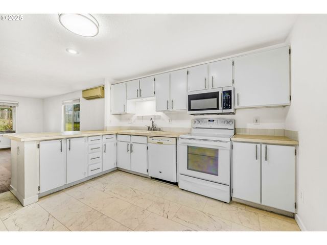 8196 Sw SHENANDOAH Way, Tualatin, OR 97062