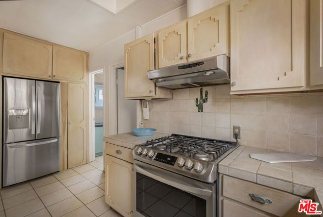 6033 Fulcher Avenue, Los Angeles, CA 91606