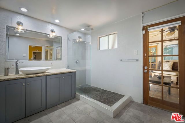 6033 Fulcher Avenue, Los Angeles, CA 91606