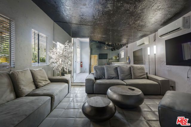 6033 Fulcher Avenue, Los Angeles, CA 91606
