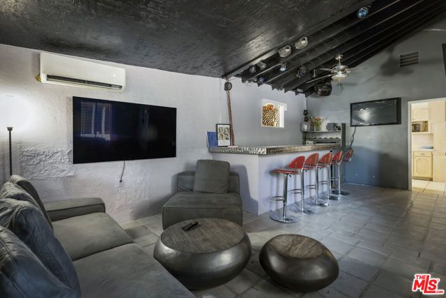6033 Fulcher Avenue, Los Angeles, CA 91606