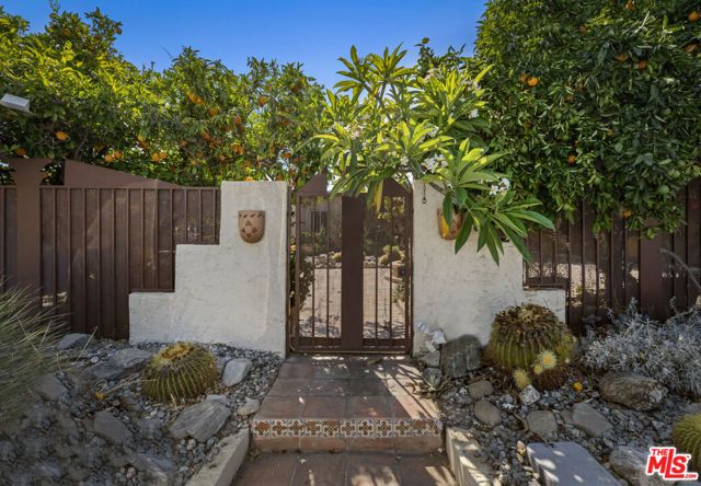 6033 Fulcher Avenue, Los Angeles, CA 91606