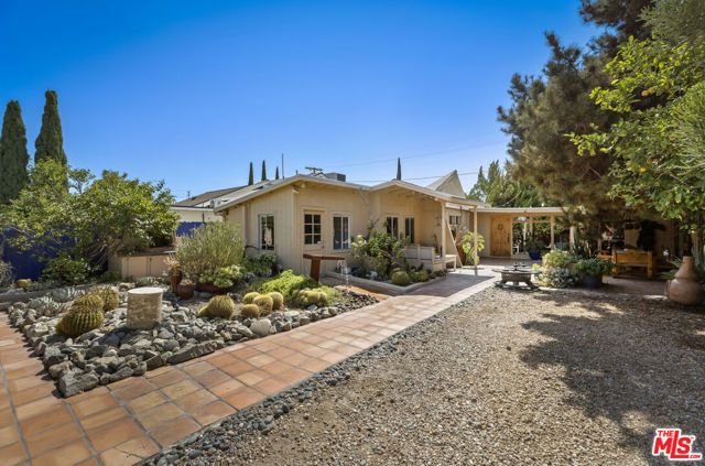 6033 Fulcher Avenue, Los Angeles, CA 91606