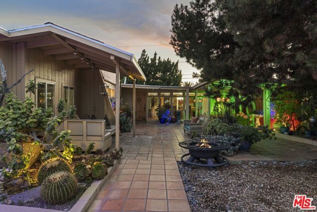 6033 Fulcher Avenue, Los Angeles, CA 91606