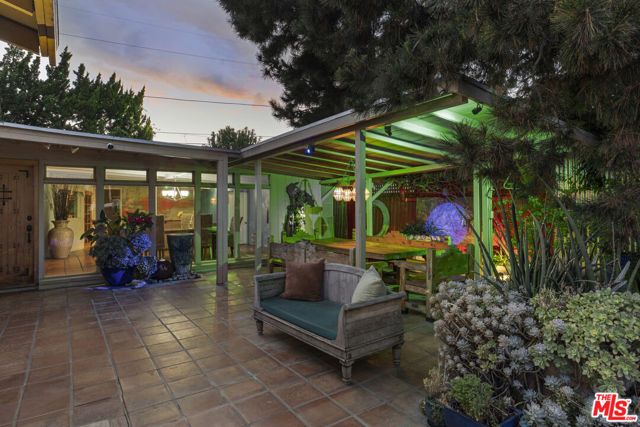 6033 Fulcher Avenue, Los Angeles, CA 91606