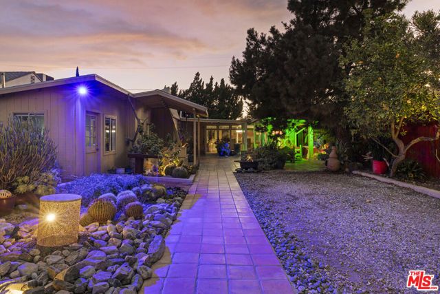 6033 Fulcher Avenue, Los Angeles, CA 91606