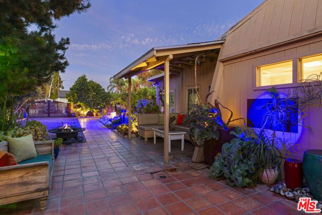 6033 Fulcher Avenue, Los Angeles, CA 91606