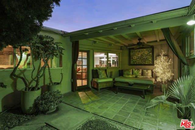 6033 Fulcher Avenue, Los Angeles, CA 91606