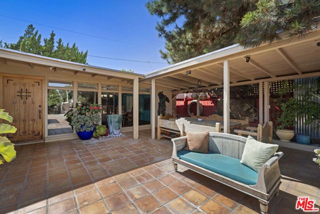 6033 Fulcher Avenue, Los Angeles, CA 91606