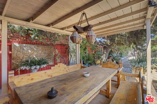 6033 Fulcher Avenue, Los Angeles, CA 91606