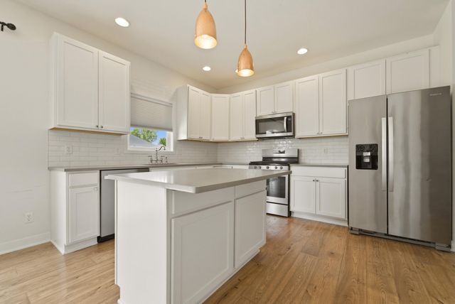 528 Hampton Manor Court, Valparaiso, IN 46385