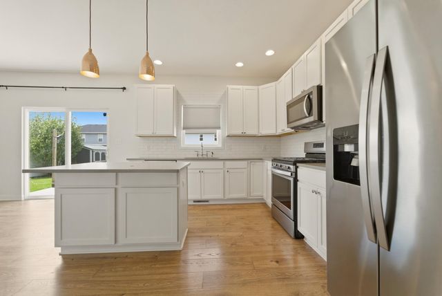 528 Hampton Manor Court, Valparaiso, IN 46385
