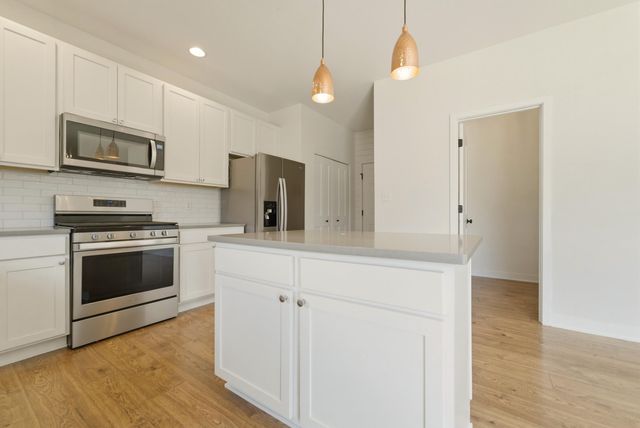 528 Hampton Manor Court, Valparaiso, IN 46385