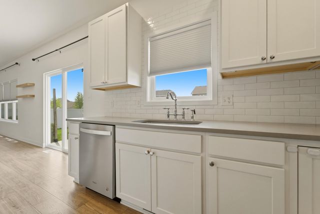 528 Hampton Manor Court, Valparaiso, IN 46385
