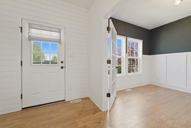 528 Hampton Manor Court, Valparaiso, IN 46385