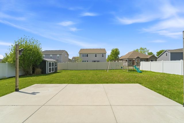 528 Hampton Manor Court, Valparaiso, IN 46385