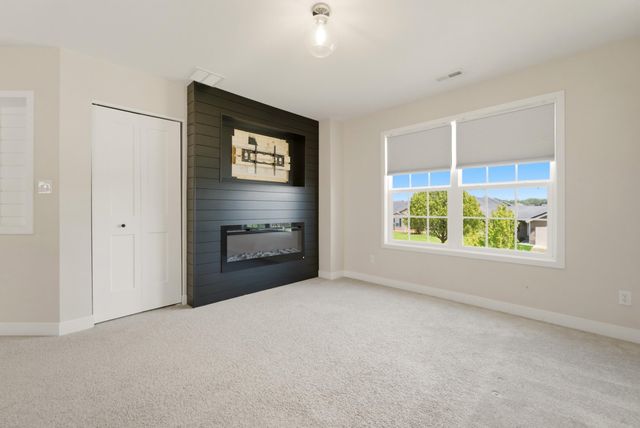 528 Hampton Manor Court, Valparaiso, IN 46385